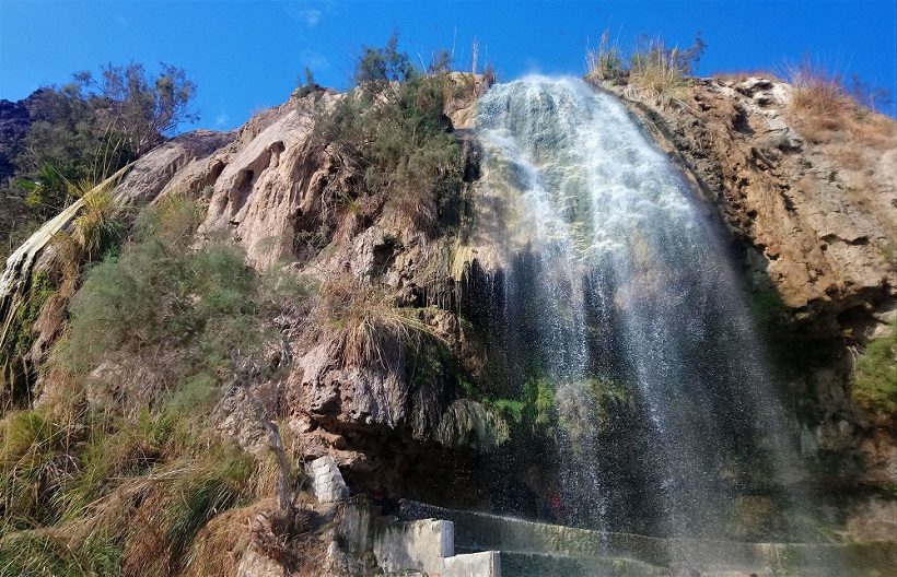 Wasserfall und heiße Quellen